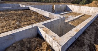 Ленточный фундамент Карпинск цена от 2720 руб.